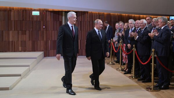 Президент РФ Владимир Путин на церемонии официального вступления в должность мэра Москвы Сергея Собянина в Московском концертном зале Зарядье Президент РФ Владимир Путин на церемонии официального вступления в должность мэра Москвы Сергея Собянина в Московском концертном зале Зарядье