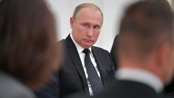 Владимир Путин во время встречи с премьер-министром Венгрии Виктором Орбаном. 18 сентября 2018 Владимир Путин во время встречи с премьер-министром Венгрии Виктором Орбаном. 18 сентября 2018