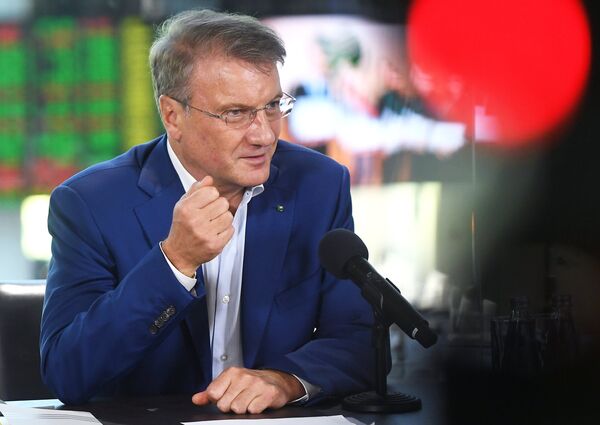 Президент, председатель правления ПАО Сбербанк России Герман Греф во время пресс-конференции по итогам заседания наблюдательного совета Сбербанка в Москве. 18 сентября 2018 Президент, председатель правления ПАО Сбербанк России Герман Греф во время пресс-конференции по итогам заседания наблюдательного совета Сбербанка в Москве. 18 сентября 2018