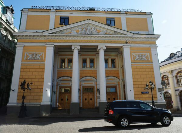 Здание Торгово-промышленной палаты РФ (здание бывшей Биржи, по проекту архитектора А.С. Каминского) на улице Ильинка в Москве Здание Торгово-промышленной палаты РФ (здание бывшей Биржи, по проекту архитектора А.С. Каминского) на улице Ильинка в Москве