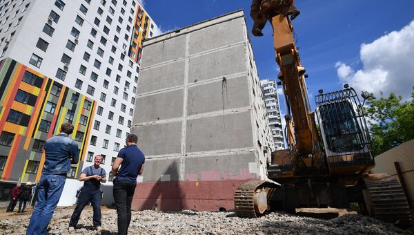 Снос пятиэтажного жилого дома в Москве Снос пятиэтажного жилого дома в Москве