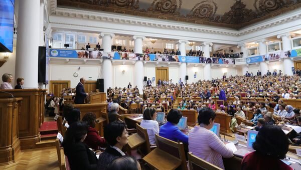 Президент РФ Владимир Путин выступает на пленарном заседании второго Евразийского женского форума в Таврическом дворце в Санкт-Петербурге. 20 сентября 2018 Президент РФ Владимир Путин выступает на пленарном заседании второго Евразийского женского форума в Таврическом дворце в Санкт-Петербурге. 20 сентября 2018