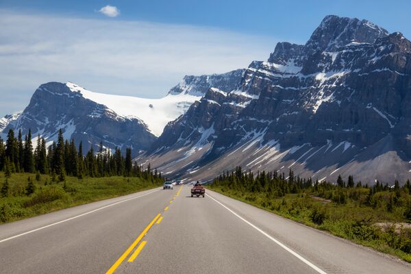 Дорога Icefields Parkway в Канаде Дорога Icefields Parkway в Канаде