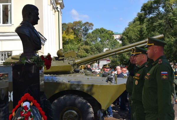В Уссурийске открыли памятник погибшему в Сирии генералу Асапову. 22 сентября 2018 В Уссурийске открыли памятник погибшему в Сирии генералу Асапову. 22 сентября 2018