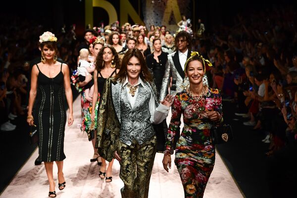 Показ коллекции Dolce & Gabbana в рамках Недели моды в Милане Показ коллекции Dolce & Gabbana в рамках Недели моды в Милане