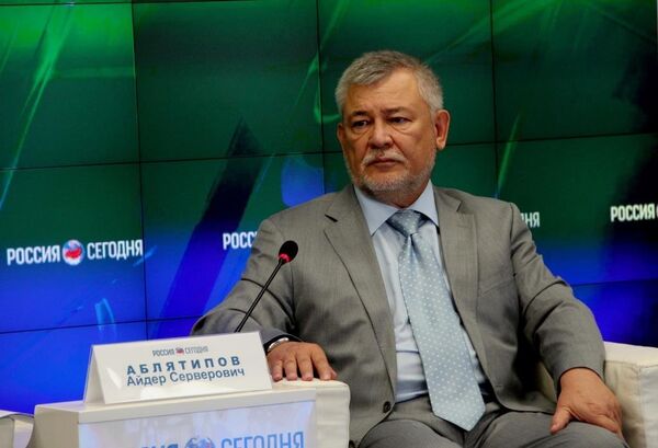 Заместитель министра образования, науки и молодежи Республики Крым Айдер Аблятипов Заместитель министра образования, науки и молодежи Республики Крым Айдер Аблятипов