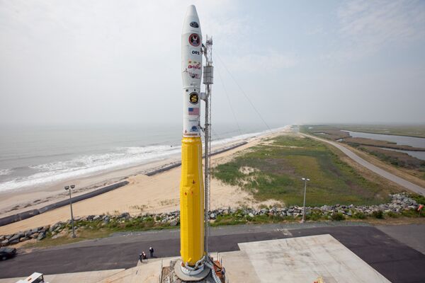 Ракета-носитель американских ВВС Минотавр-1, на которой размещен спутник ORS-1 Министерства обороны США, на космодроме Уоллопс Ракета-носитель американских ВВС Минотавр-1, на которой размещен спутник ORS-1 Министерства обороны США, на космодроме Уоллопс