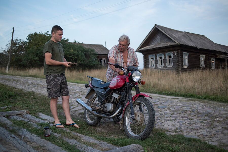 Молодежь в Тимошино приезжает только на каникулы Молодежь в Тимошино приезжает только на каникулы