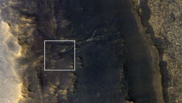 Снимок камеры HiRISE с борта зонда MRO с изображением марсохода Opportunity на склонах Долины устойчивости на Марсе Снимок камеры HiRISE с борта зонда MRO с изображением марсохода Opportunity на склонах Долины устойчивости на Марсе