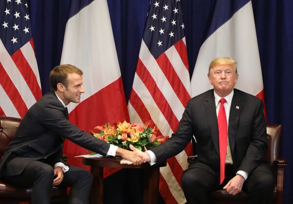 Эммануэль Макрон и Дональд Трамп во время встречи в Нью-Йорке Эммануэль Макрон и Дональд Трамп во время встречи в Нью-Йорке