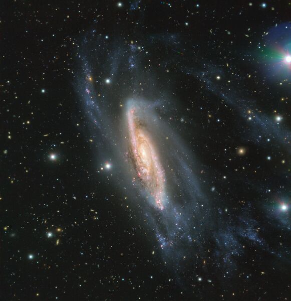 Спиральная галактика NGC 3981, сфотографированная телескопом VLT Спиральная галактика NGC 3981, сфотографированная телескопом VLT