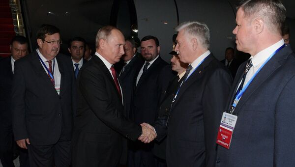 Президент РФ Владимир Путин в аэропорту Душанбе. 27 сентября 2018 Президент РФ Владимир Путин в аэропорту Душанбе. 27 сентября 2018
