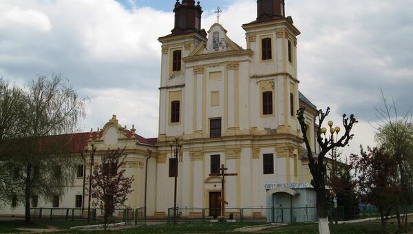 Свято-Троицкий храм в поселке Богородчаны Ивано-Франковской области, Украина Свято-Троицкий храм в поселке Богородчаны Ивано-Франковской области, Украина