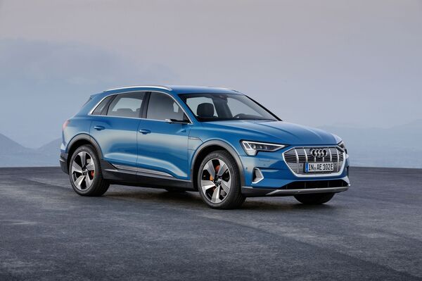 Автомобиль Audi e-tron Автомобиль Audi e-tron