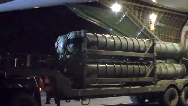 Выгрузка зенитно-ракетных комплексов С-300 в Сирии Выгрузка зенитно-ракетных комплексов С-300 в Сирии