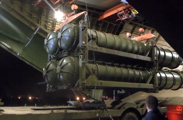 Выгрузка зенитно-ракетных комплексов С-300 в Сирии Выгрузка зенитно-ракетных комплексов С-300 в Сирии