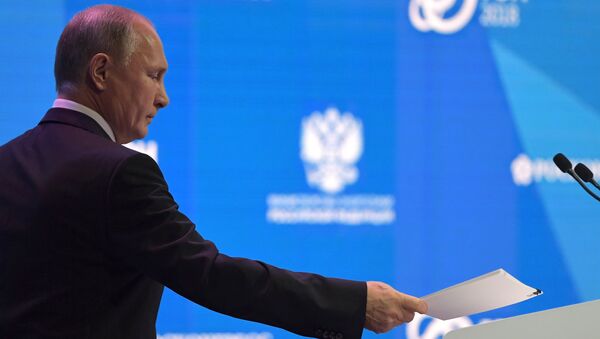 Президент РФ Владимир Путин на международном форуме Российская энергетическая неделя. 3 октября 2018 Президент РФ Владимир Путин на международном форуме Российская энергетическая неделя. 3 октября 2018