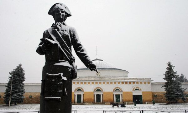 Памятник графу Алексею Орлову, основателю Хреновского конного завода, возле центрального корпуса предприятия Памятник графу Алексею Орлову, основателю Хреновского конного завода, возле центрального корпуса предприятия