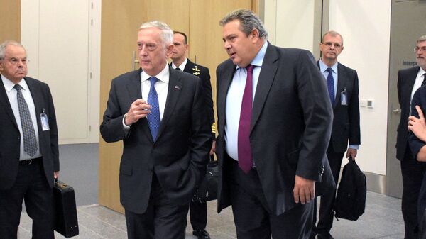 Министр обороны США Джеймс Мэттис и министр обороны Греции Панос Камменос на встрече министров обороны стран НАТО в Брюсселе. 4 октября 2018 Министр обороны США Джеймс Мэттис и министр обороны Греции Панос Камменос на встрече министров обороны стран НАТО в Брюсселе. 4 октября 2018