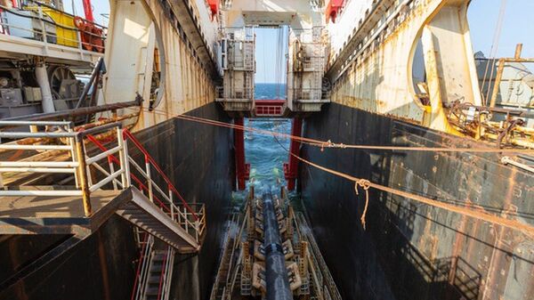 Судно Solitaire во время работ по укладке труб газопровода Северный Поток - 2 в Балтийском море. 1 октября 2018 Судно Solitaire во время работ по укладке труб газопровода Северный Поток - 2 в Балтийском море. 1 октября 2018