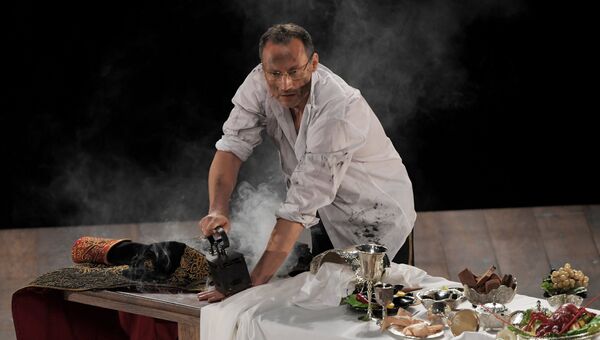 Актёр Анатолий Белый (Алексей Каренин) на предпремьерном пресс-показе спектакля Серёжа по роману Л. Н. Толстого Анна Каренина. 8 октября 2018 Актёр Анатолий Белый (Алексей Каренин) на предпремьерном пресс-показе спектакля Серёжа по роману Л. Н. Толстого Анна Каренина. 8 октября 2018