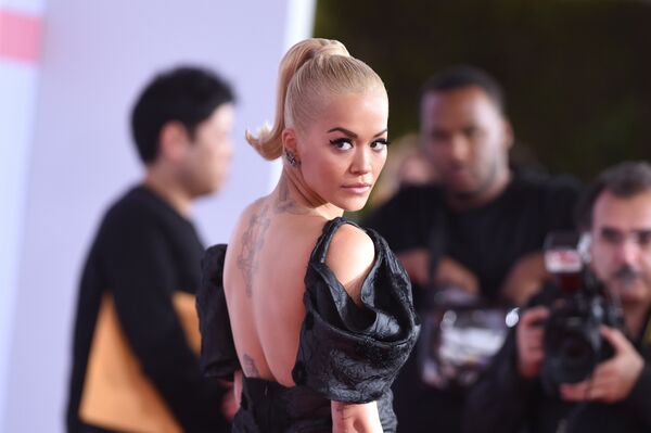Рита Ора на церемонии награждения American Music Awards в Лос-Анджелесе Рита Ора на церемонии награждения American Music Awards в Лос-Анджелесе