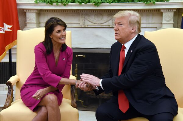Постпред США при ООН Никки Хейли и президент США Дональд Трамп во время встречи в Вашингтоне. 9 октября 2018 Постпред США при ООН Никки Хейли и президент США Дональд Трамп во время встречи в Вашингтоне. 9 октября 2018