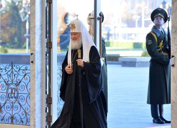 Патриарх Московский и всея Руси Кирилл перед началом встречи президента Белоруссии Александра Лукашенко в Минске. 15 октября 2018 Патриарх Московский и всея Руси Кирилл перед началом встречи президента Белоруссии Александра Лукашенко в Минске. 15 октября 2018