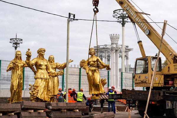 Демонтаж фонтана Дружба народов на ВДНХ Демонтаж фонтана Дружба народов на ВДНХ