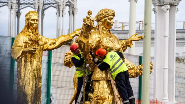 Демонтаж фонтана Дружба народов на ВДНХ Демонтаж фонтана Дружба народов на ВДНХ