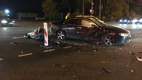 Место ДТП на Рублево-Успенском шоссе в Москве, в котором погибла блогер Ольга Петров. 13 октября 2018 Место ДТП на Рублево-Успенском шоссе в Москве, в котором погибла блогер Ольга Петров. 13 октября 2018