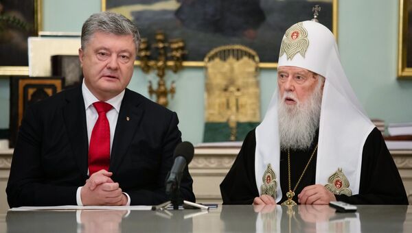 Президент Украины Петр Порошенко во время встречи с архиереями Украинской православной церкви Президент Украины Петр Порошенко во время встречи с архиереями Украинской православной церкви