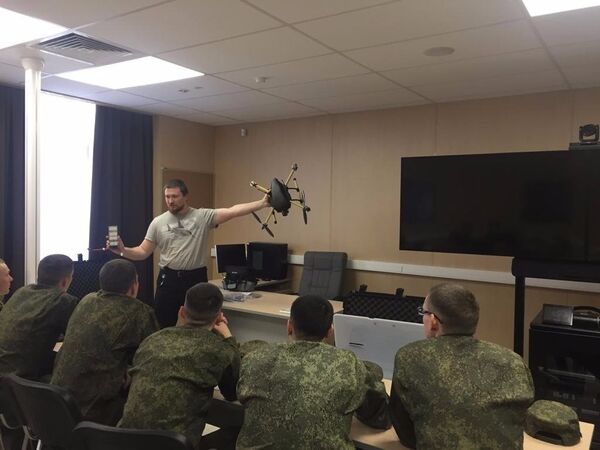 Военнослужащие научных рот в военном технополисе Эра в Анапе начали занятия с летающей лабораторией беспилотников Военнослужащие научных рот в военном технополисе Эра в Анапе начали занятия с летающей лабораторией беспилотников
