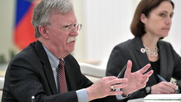 Советник президента США по вопросам национальной безопасности Джон Болтон во время встречи с президентом РФ Владимиром Путиным. 23 октября 2018 Советник президента США по вопросам национальной безопасности Джон Болтон во время встречи с президентом РФ Владимиром Путиным. 23 октября 2018