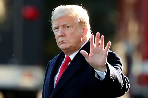 Президент США Дональд Трамп перед отъездом в Висконсин. 24 октября 2018 Президент США Дональд Трамп перед отъездом в Висконсин. 24 октября 2018