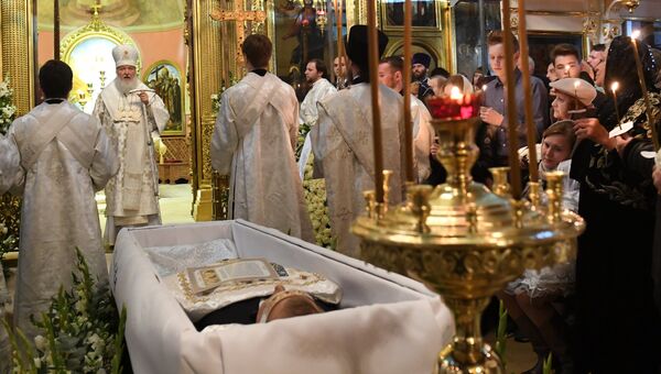 Патриарх Московский и всея Руси Кирилл во время отпевания актера театра и кино Николая Караченцова в храме Воскресения Словущего на Успенском Вражке. 29 октября 2018 Патриарх Московский и всея Руси Кирилл во время отпевания актера театра и кино Николая Караченцова в храме Воскресения Словущего на Успенском Вражке. 29 октября 2018