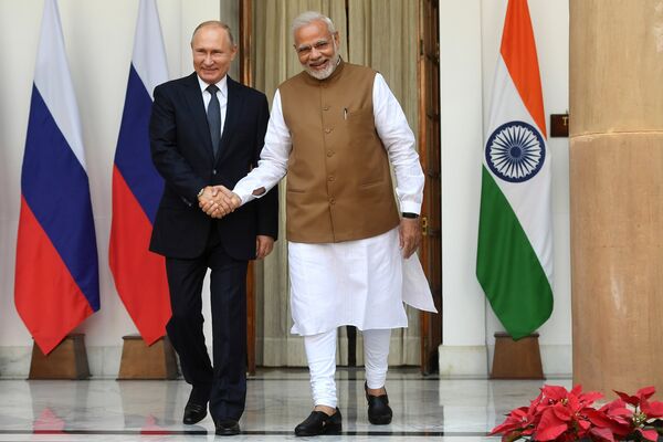 Президент РФ Владимир Путин и премьер-министр Республики Индии Нарендра Моди во время встречи в Хайдарабадском дворце в Нью-Дели Президент РФ Владимир Путин и премьер-министр Республики Индии Нарендра Моди во время встречи в Хайдарабадском дворце в Нью-Дели