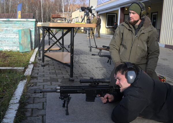 Стрелок с самозарядным карабином ORSIS K15 Брат Стрелок с самозарядным карабином ORSIS K15 Брат