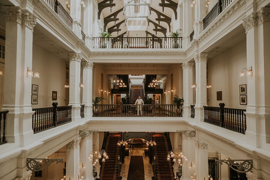 Коридоры отеля Raffles Singapore Коридоры отеля Raffles Singapore