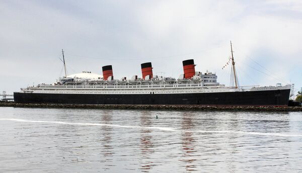 Лайнер Queen Mary в порту Лонг-Бич, Калифорния, США Лайнер Queen Mary в порту Лонг-Бич, Калифорния, США