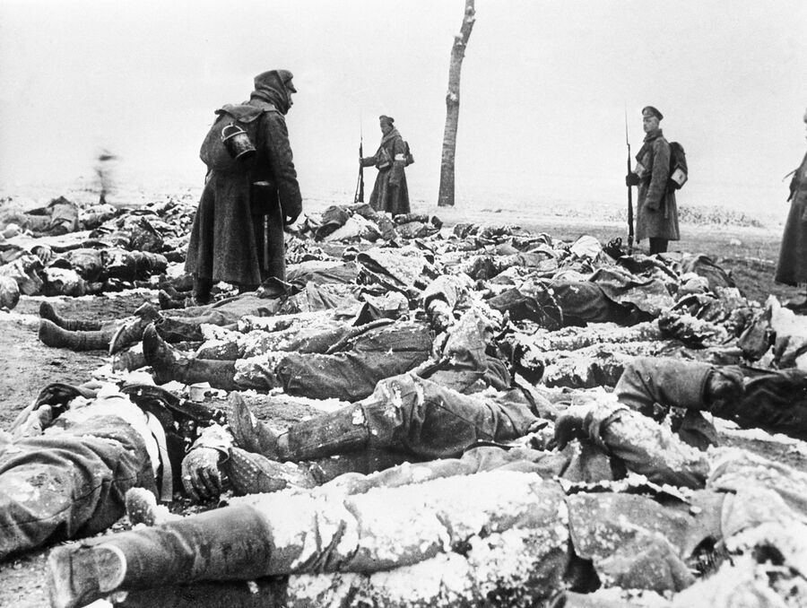 Тела погибших германских солдат. 1915 год Тела погибших германских солдат. 1915 год