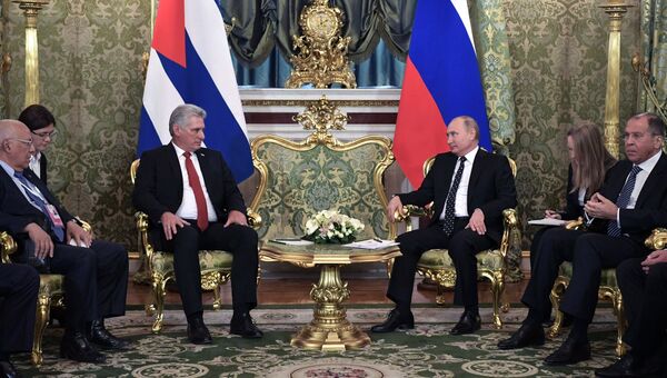 Президент РФ Владимир Путин и председатель Госсовета Кубы Мигель Диас-Канель Бермудес во время встречи. 2 ноября 2018 Президент РФ Владимир Путин и председатель Госсовета Кубы Мигель Диас-Канель Бермудес во время встречи. 2 ноября 2018
