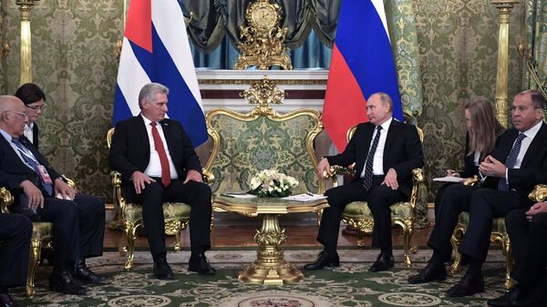 Президент РФ Владимир Путин и председатель Госсовета Кубы Мигель Диас-Канель Бермудес во время встречи. 2 ноября 2018 Президент РФ Владимир Путин и председатель Госсовета Кубы Мигель Диас-Канель Бермудес во время встречи. 2 ноября 2018