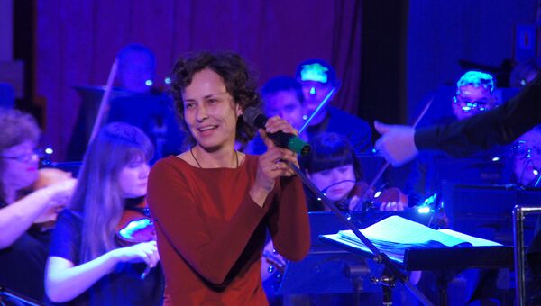 Юлия Чичерина на концерте с симфоническим оркестром в Луганске Юлия Чичерина на концерте с симфоническим оркестром в Луганске