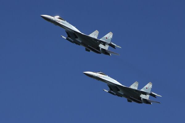 Многофункциональные истребители Су-35 во время тактических учений в Костромской области Многофункциональные истребители Су-35 во время тактических учений в Костромской области