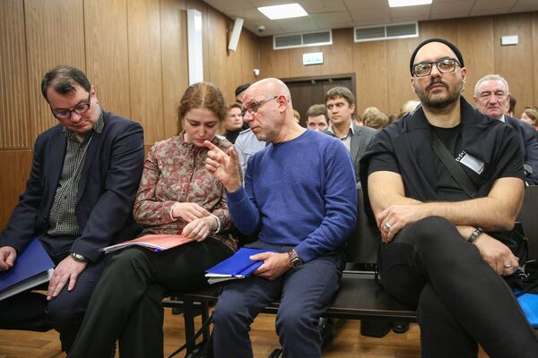 Режиссер, художественный руководитель театра Гоголь-центр Кирилл Серебренников в Мещанском суде Москвы. 7 ноября 2018 Режиссер, художественный руководитель театра Гоголь-центр Кирилл Серебренников в Мещанском суде Москвы. 7 ноября 2018