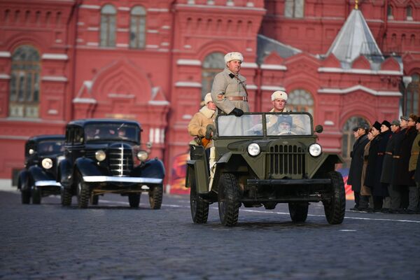 Марш, посвященный 77-летию военного парада 1941 года, на Красной площади в Москве Марш, посвященный 77-летию военного парада 1941 года, на Красной площади в Москве