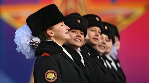 Участницы марша, посвященного 77-летию военного парада 1941 года, на Красной площади в Москве Участницы марша, посвященного 77-летию военного парада 1941 года, на Красной площади в Москве