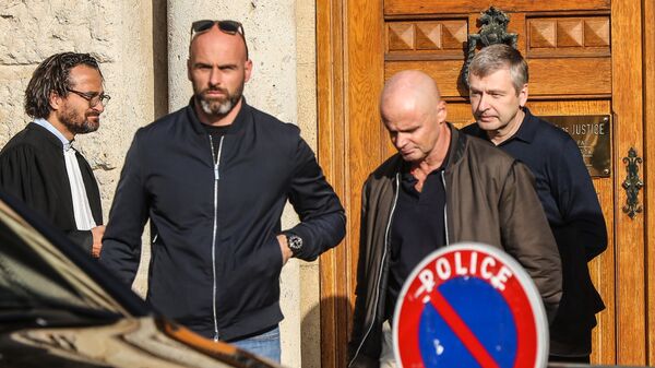 Российский бизнесмен Дмитрий Рыболовлев выходит из здания суда Монако Российский бизнесмен Дмитрий Рыболовлев выходит из здания суда Монако