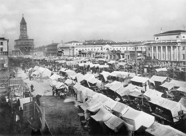 Москва. Воскресная торговля на Сухаревской площади. 1890 год. Москва. Воскресная торговля на Сухаревской площади. 1890 год.